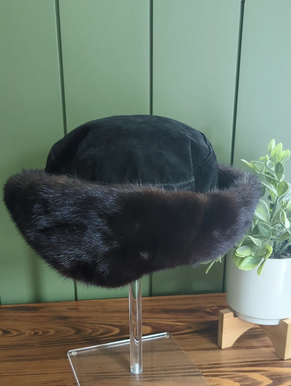 Black Velvet/Seude & Dark Brown Fur Winter Hat